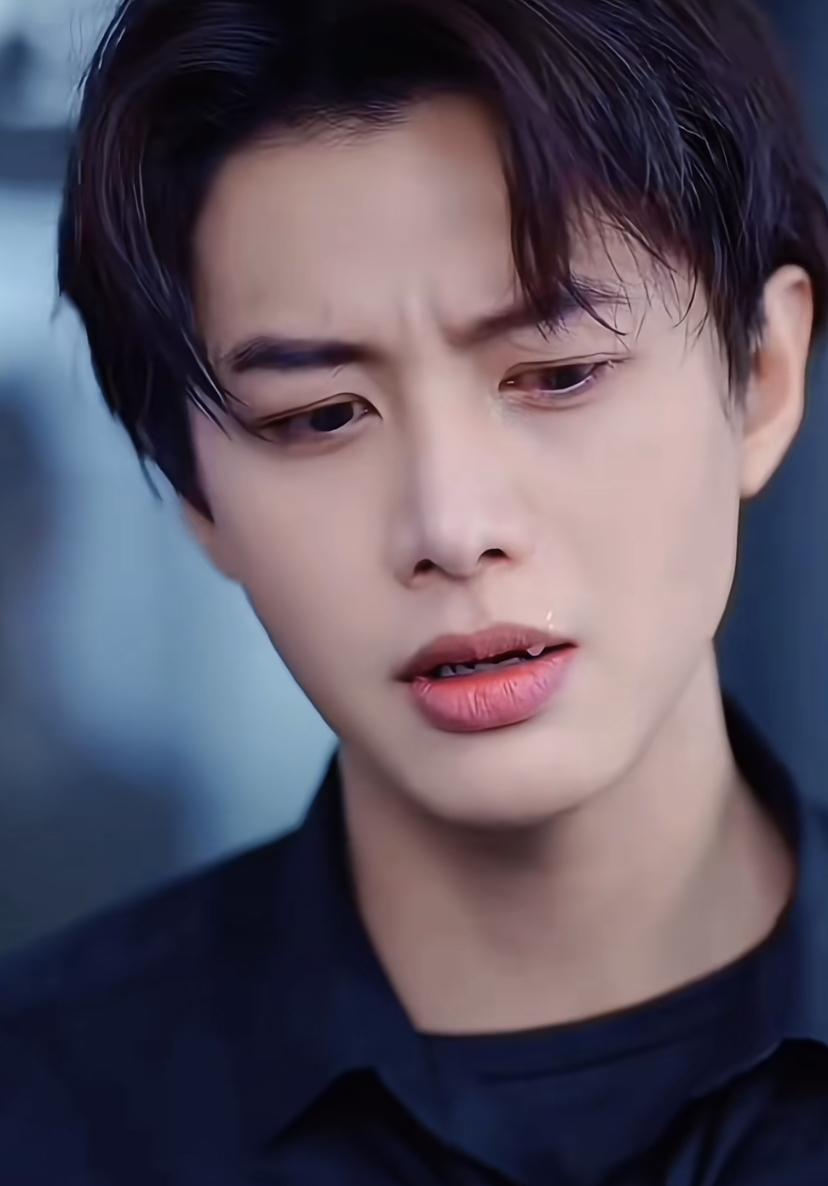 如果我是何健麒，我今晚觉都不睡了，马上要做的第一件事不是发声明，而是主动去验