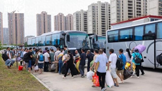 上海已转移29.97万人! 台风“巴威”登陆≠危险解除! 最新研判→