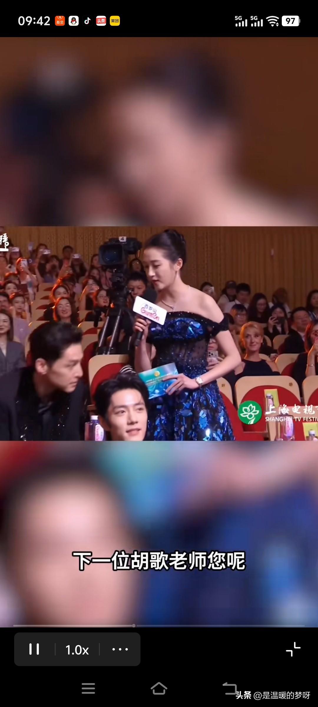 发现一个特别有意思的事情。不知道从什么时候起？演艺圈的明星都变成了老师。你