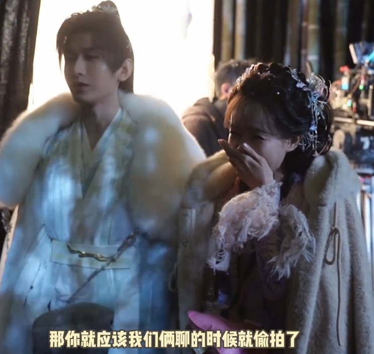 成毅李一桐拍照自带默契buff成毅李一桐拍合照了成毅李一桐拍照自带默契buf