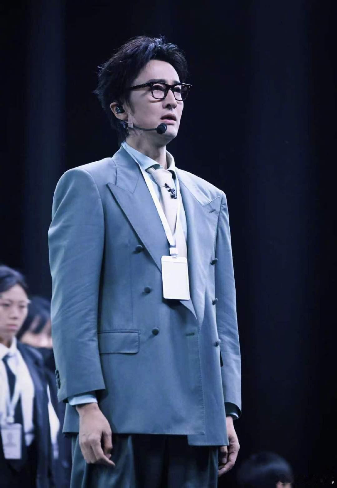 王传君队长秀赢了披荆斩棘直播王传君曹骏阿云嘎张彬彬队长秀舞台队长秀《世界上不存