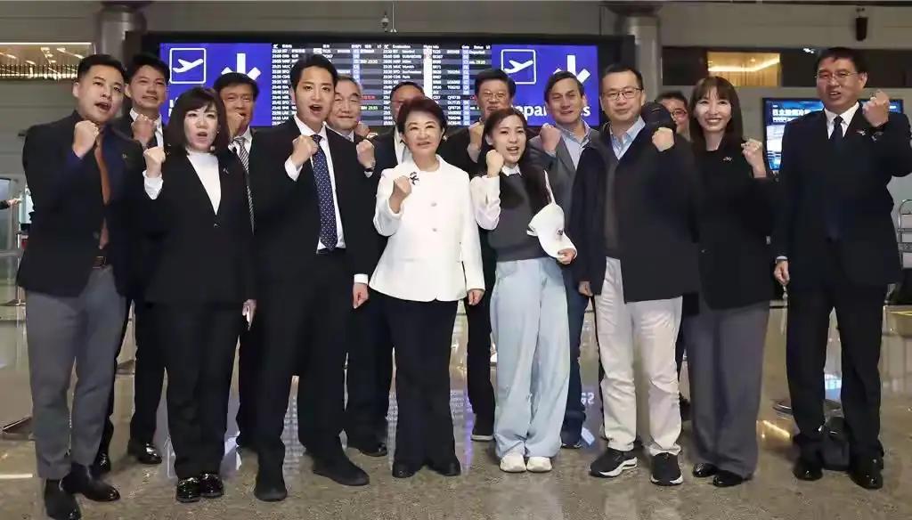 算是见识到了徐巧芯墙头草式的行事风格，政治太不成熟！过早选边站队，还不知道卢是