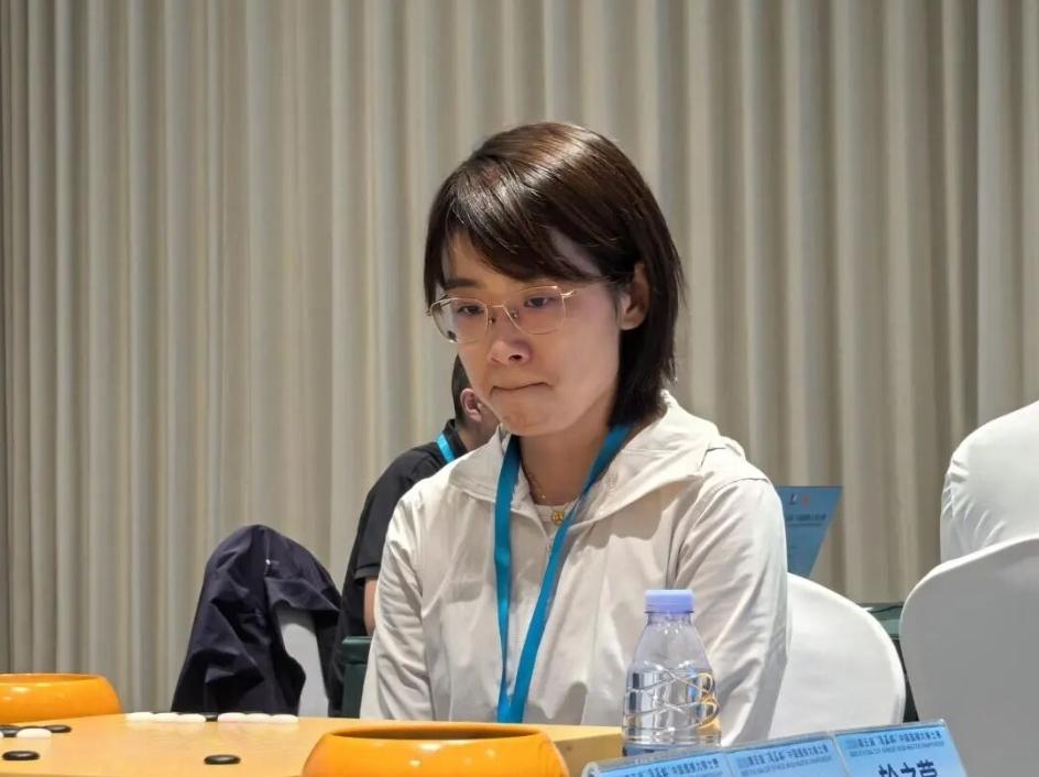 大棋士本赛首轮~频频爆冷10位世界冠军六位落马小鱼官子松懈功亏一篑9月