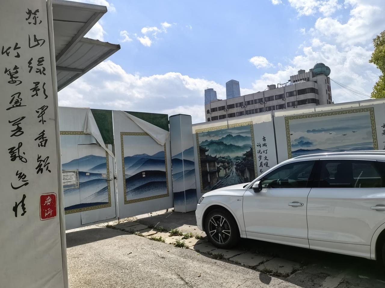 昆明地铁2号线二期前几年说是昆明站的行包房碍事。前年已经拆除，但是还是没有动静，