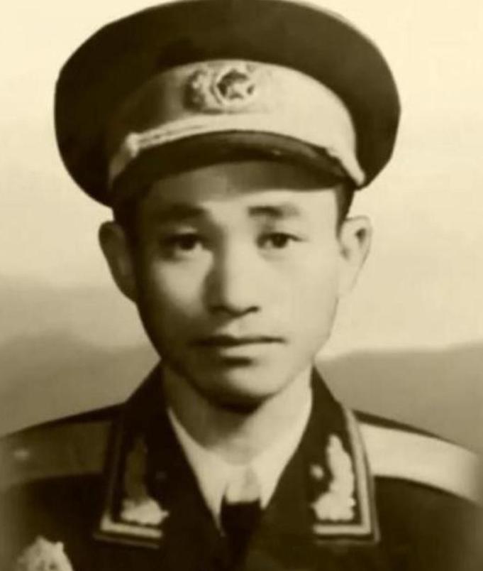 1937年，一个衣衫褴褛的年轻人带着几条枪闯进八路军办事处，本以为终于回家了，结