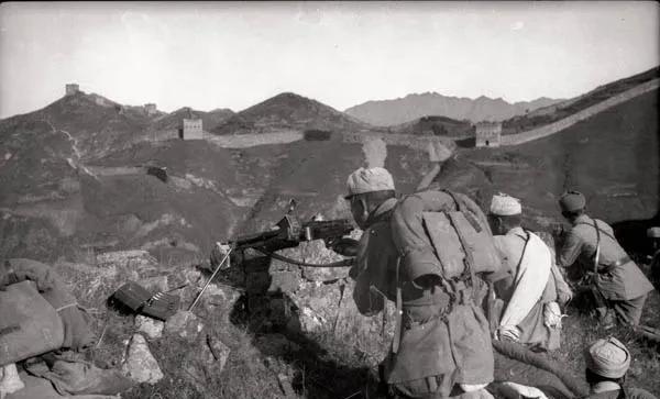 1939年，一支八路军队伍走到彭城镇时，天色已晚，便在西南边的山上驻扎休息。清晨