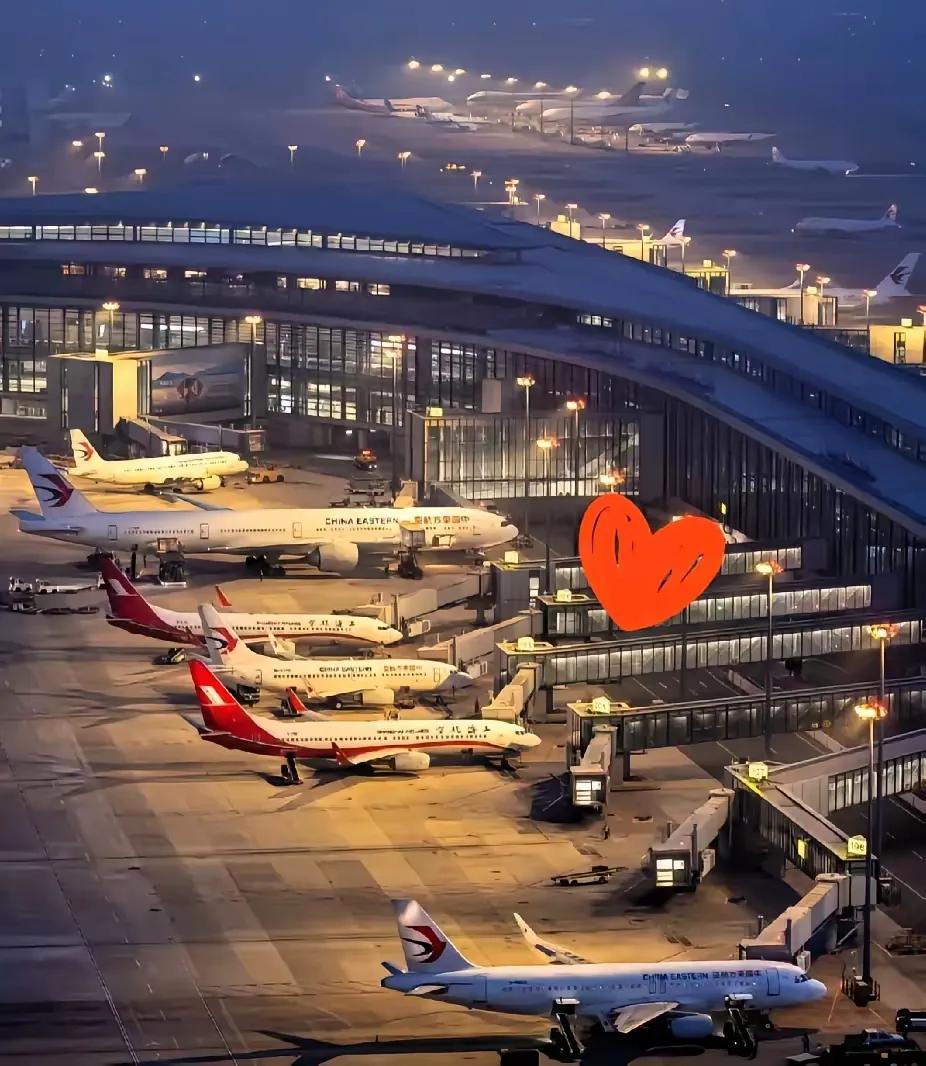 真的是见证历史！昨晚浦东机场这一幕，刷爆全网，看一眼就揪心！受中东局势突变