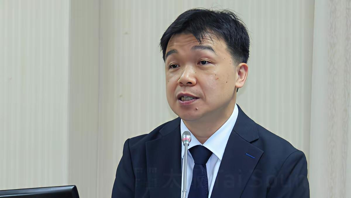 台陆委会沈有忠叫嚣道：“以后我们的人去大陆参加APEC或其他活动，也会照着美方的