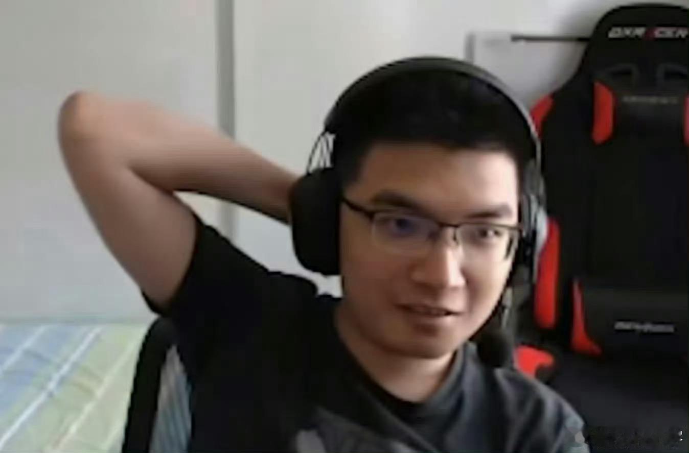 皮鞋：老焦现在要上分，老焦分上的多，他和鹏哥要出发了，我就把我知道的消息给你们了