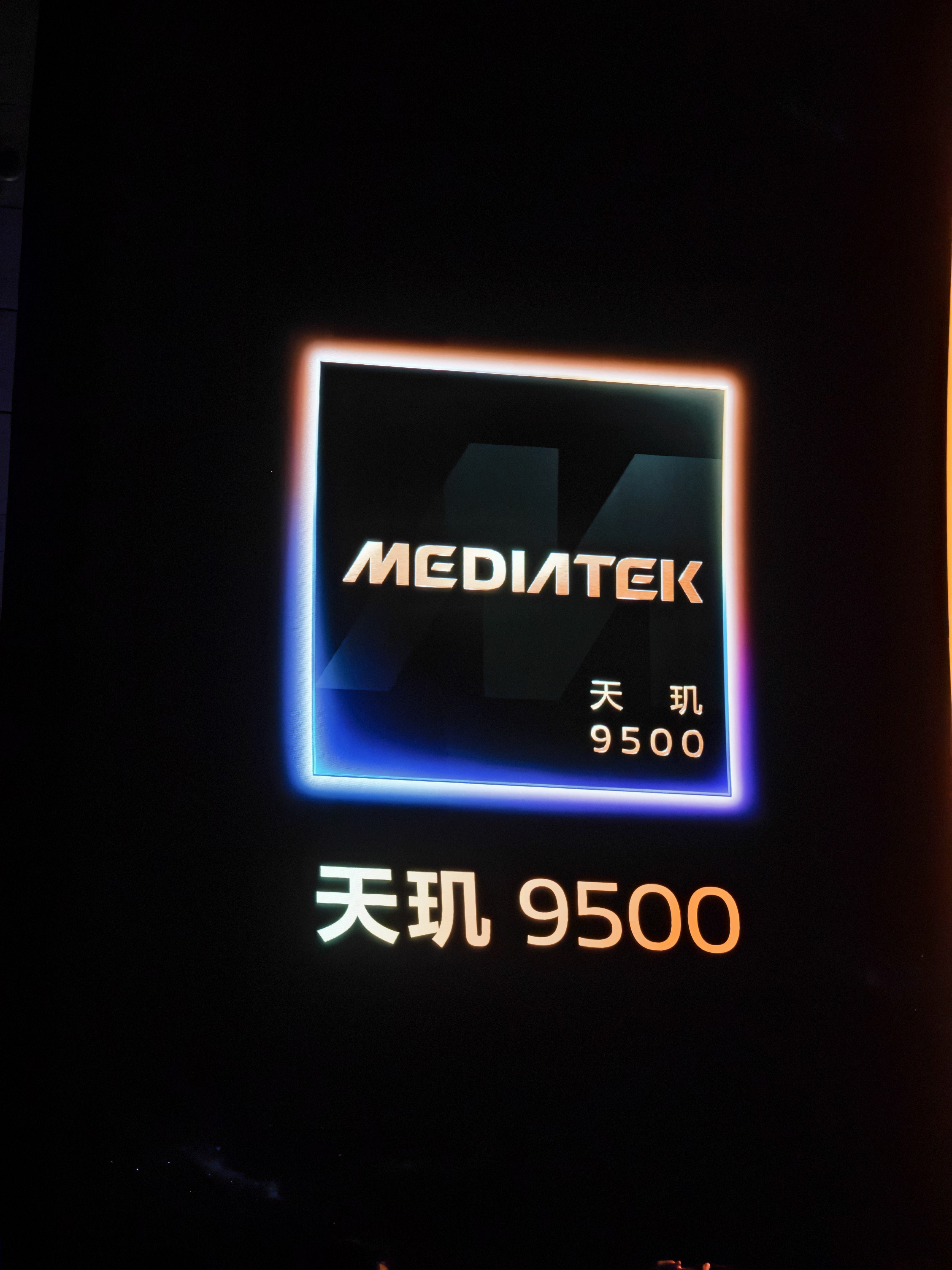 之前已经有不少品牌旗舰机宣布搭载天玑9500处理器。我猜到发哥这次会很强，但没想