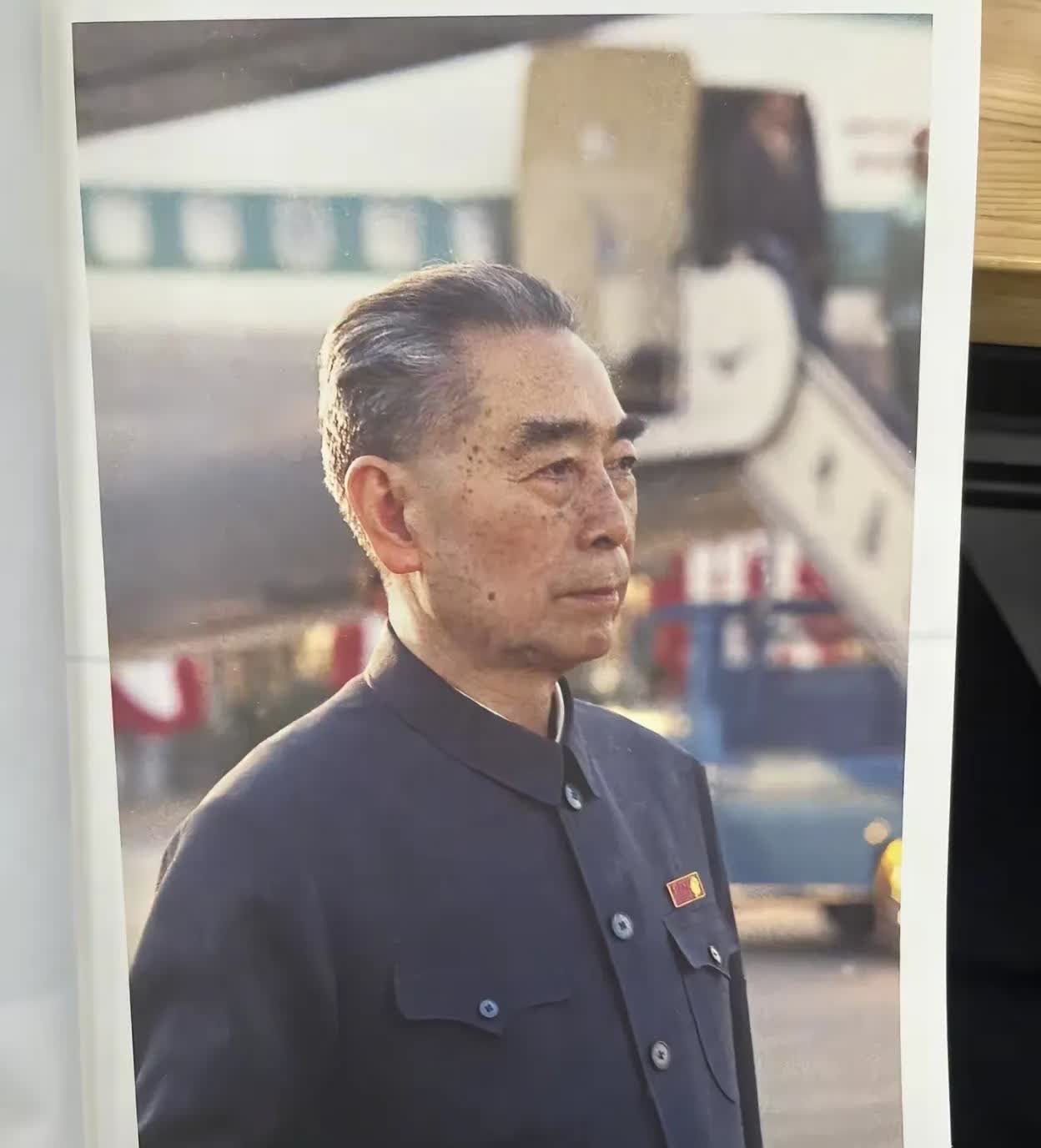 别被儒雅骗了！周总理的硬核实力，才是真正的‘圈粉’密码！温文