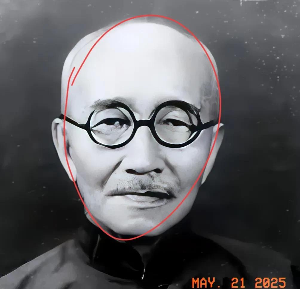 1924年，44岁的章士钊再次偷偷爱上一个歌女，后高调同居。妻子吴弱男知道后，