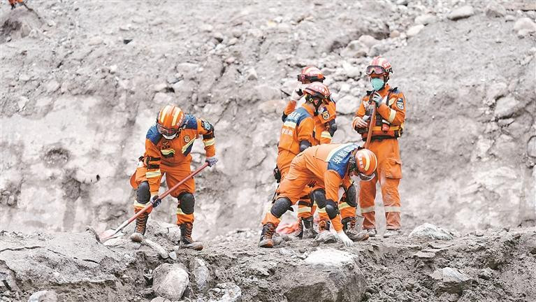 截至目前，累计投入救援力量2300余人、搜救车辆400余台次、搜救设备8000余台（套）、无人机飞行