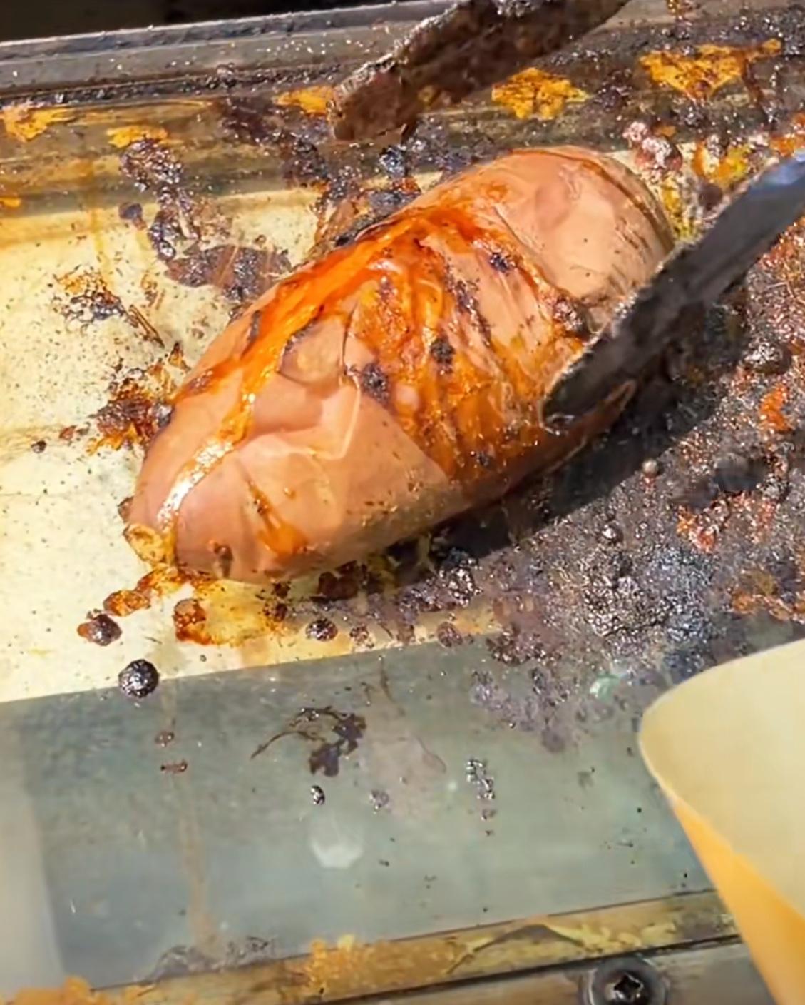 一个烤红薯17块！粒上皇的“红薯刺客”让我愣在柜台前，这价格我妈听了能追着我打！