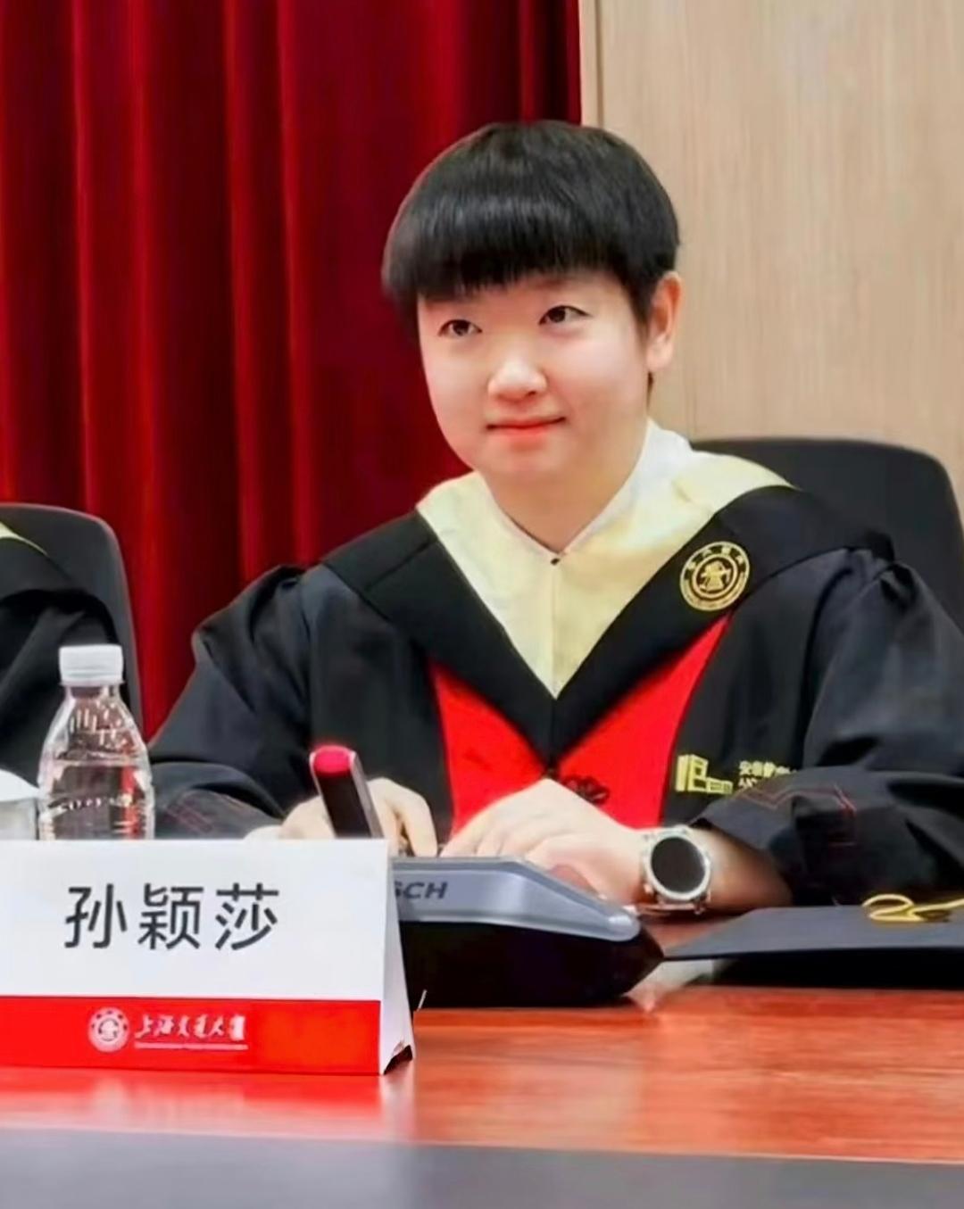被莎莎的毕业论文惊到了！太有水平了。完全可以作为中小学阅读理解了。你看这上千