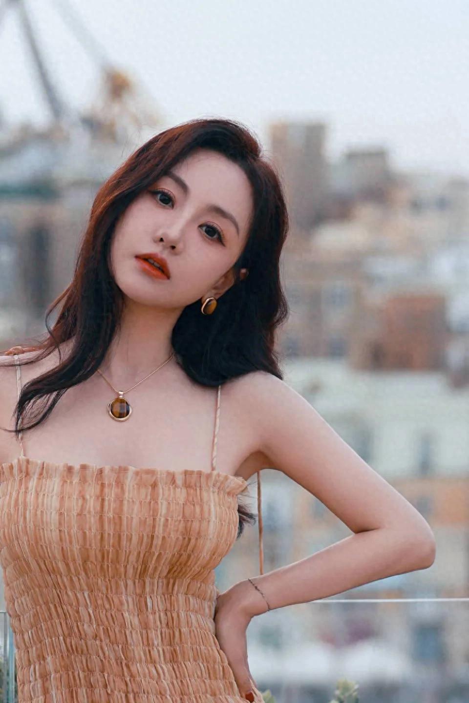 女星杨蓉如花似玉娇美人：好美的姑娘！