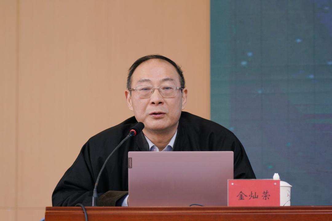今天，金灿荣教授一针见血地指出：我们，不要再纠结于日本那句廉价的“道歉”了！