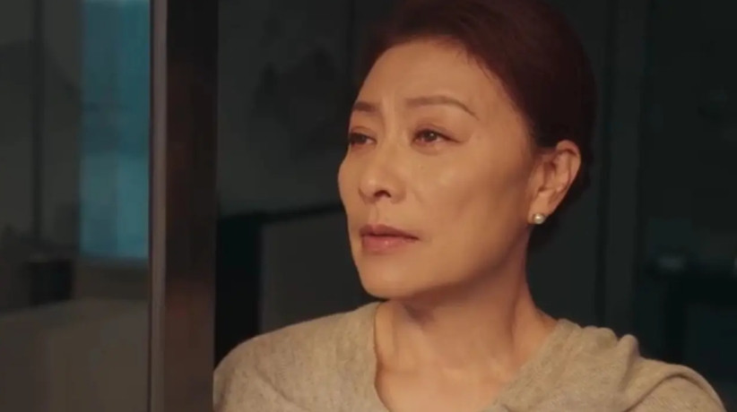 《四喜》里，冯志的财务状况明显已经出问题了！1.冯建奇意外离世，女儿回家宽慰