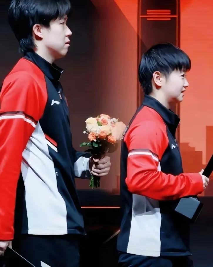 位刚刚退役的乒乓球冠军，喝多了吐露心声，原来楚钦和莎莎不是爱人胜似爱人。