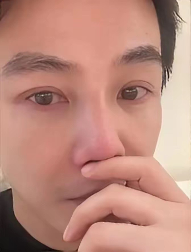 孙坚在节目里说自己被家里当成提款机。姐姐住月子中心十五万直接挂他账。妈妈理疗弟弟