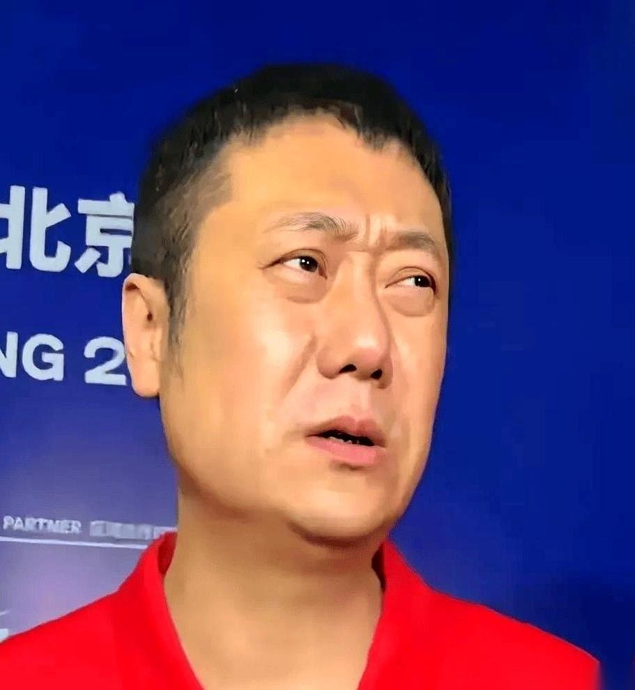 刚刷到女排亚运会的12人大名单，我直接一句好家伙。张籽萱，没进。郭中楠，没进。