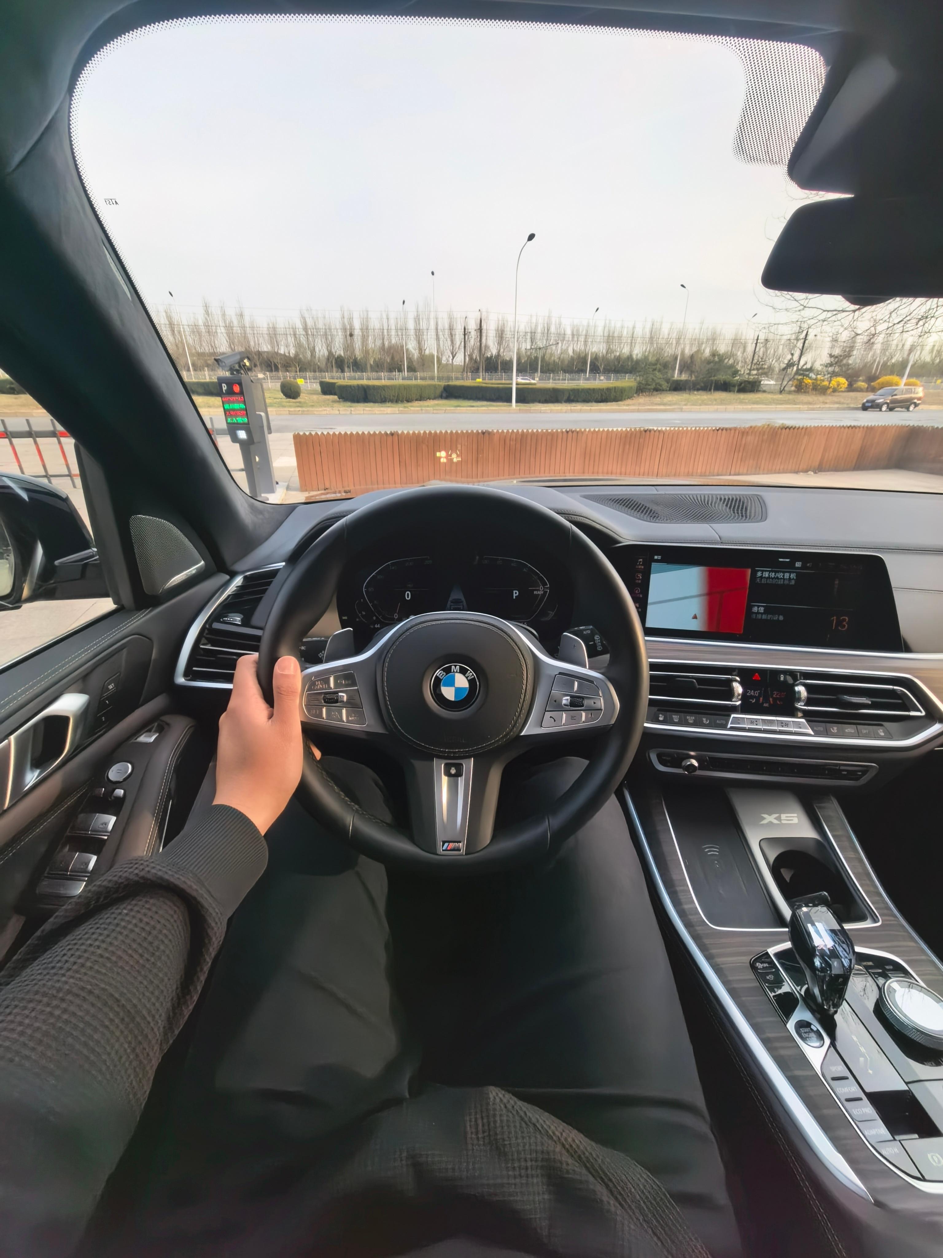 开开国产X5L沈阳宝马做工挺好的中大型SUV中X5是非常经典的公路行驶性