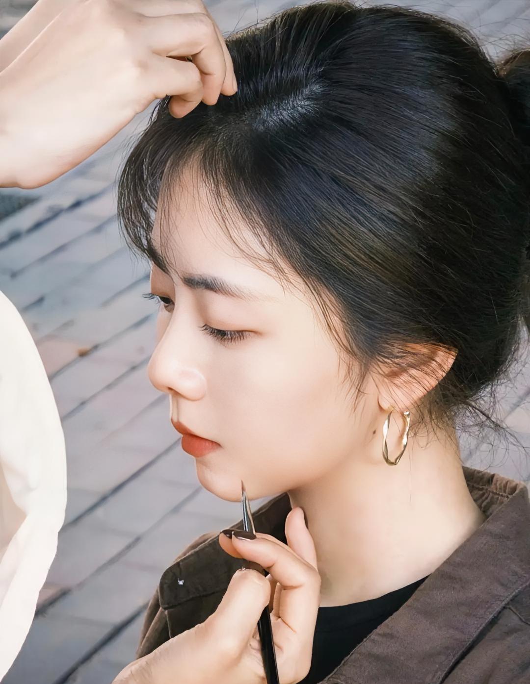 娱乐圈最稀缺的，从来不是“美”，而是“稳定输出”。谭松韵这几年最反常识的地方