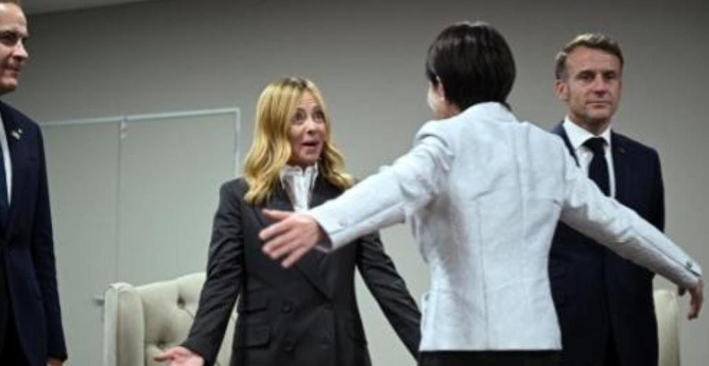 中日对峙愈演愈烈，中国反制手段层层加码，欧盟却始终按兵不动——不是不想掺和，