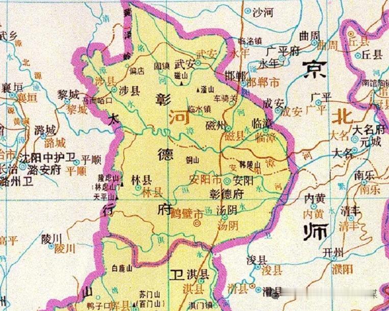 邺城在历史政区沿革上与安阳一脉相承，殷邺一体理论为安阳入列七大古都提供了核心依据