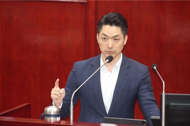 台北市长蒋万安今日下午出席记者会，被问到怎么看赵少康因专访沈伯洋被控是“战犯”，