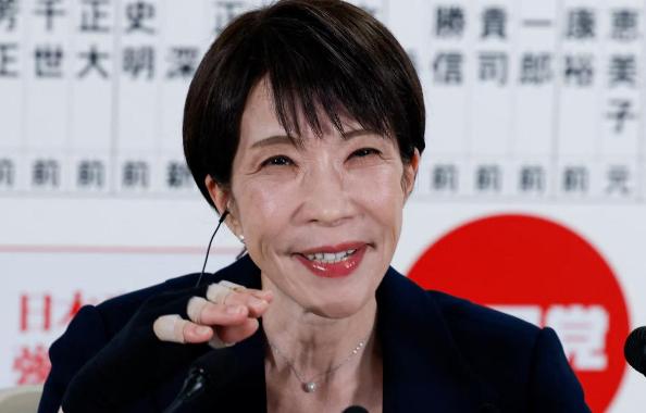 东京的“赌桌”彻底翻了，西方国家忙着开香槟祝贺高市早苗的时候，东方大国在此时“一