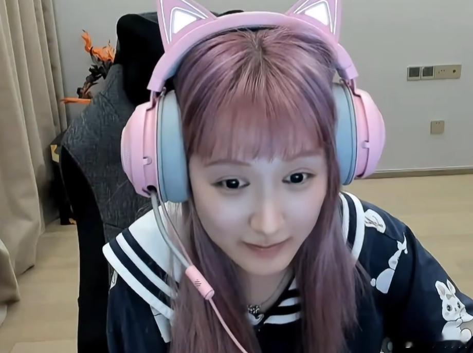 超哥说小可打不了宝可梦，因为小可比较玻璃心，但是小可巅峰水平要比Zard和老菜强