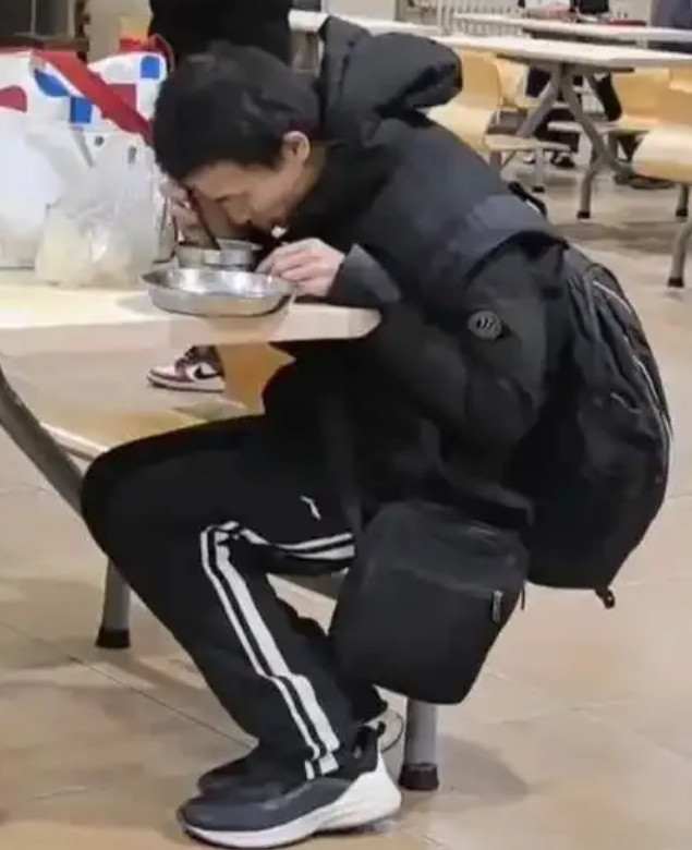 韦神人生有两大遗憾，而这两大遗憾是普通人很轻松就能拥有的。一个是他没参加过高考