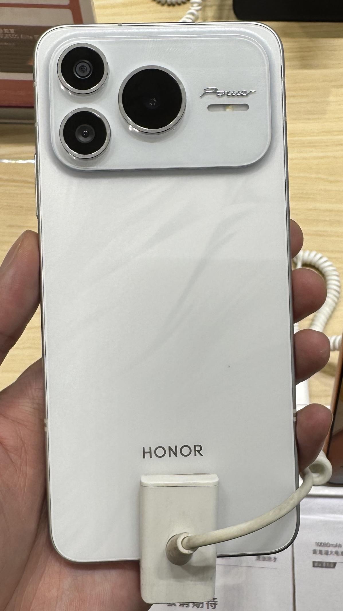 荣耀Power2入手，搭载天玑8500Elite处理器，安兔兔跑分240万，