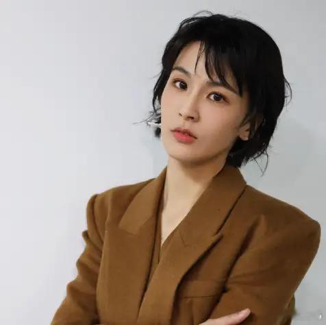 《乘风2026》播出后，曾沛慈凭借“终极系列”的情怀和自身实力收获较高热度。目前