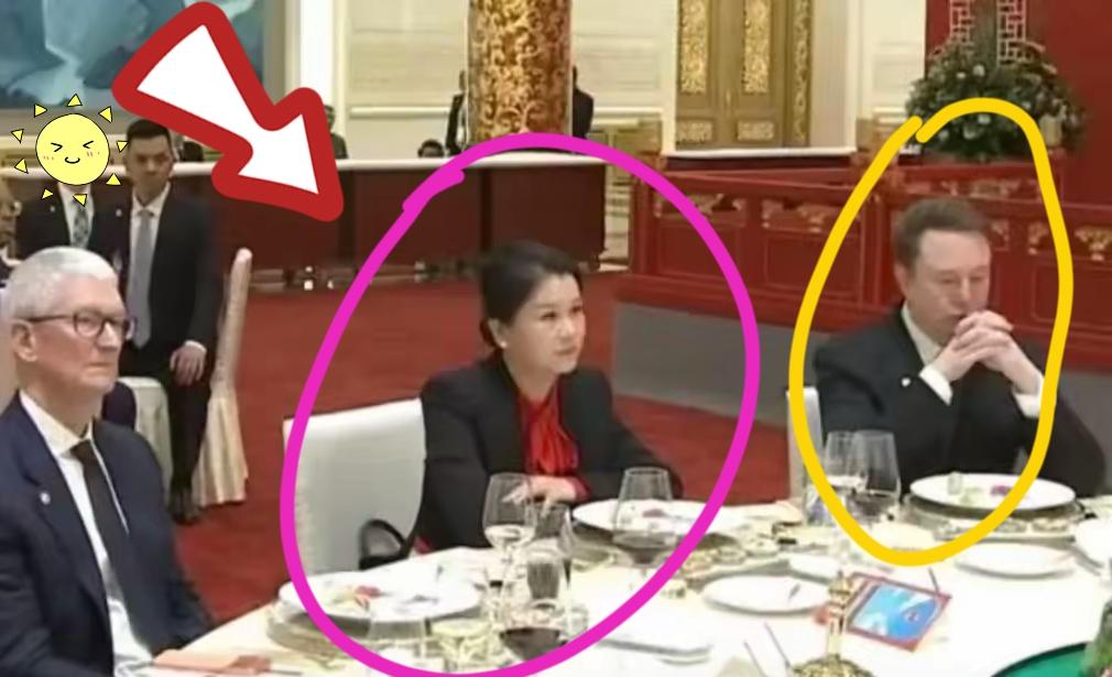 能稳稳坐在马斯克和库克中间的周群飞！真是不简单！谁能想到如今气场十足稳