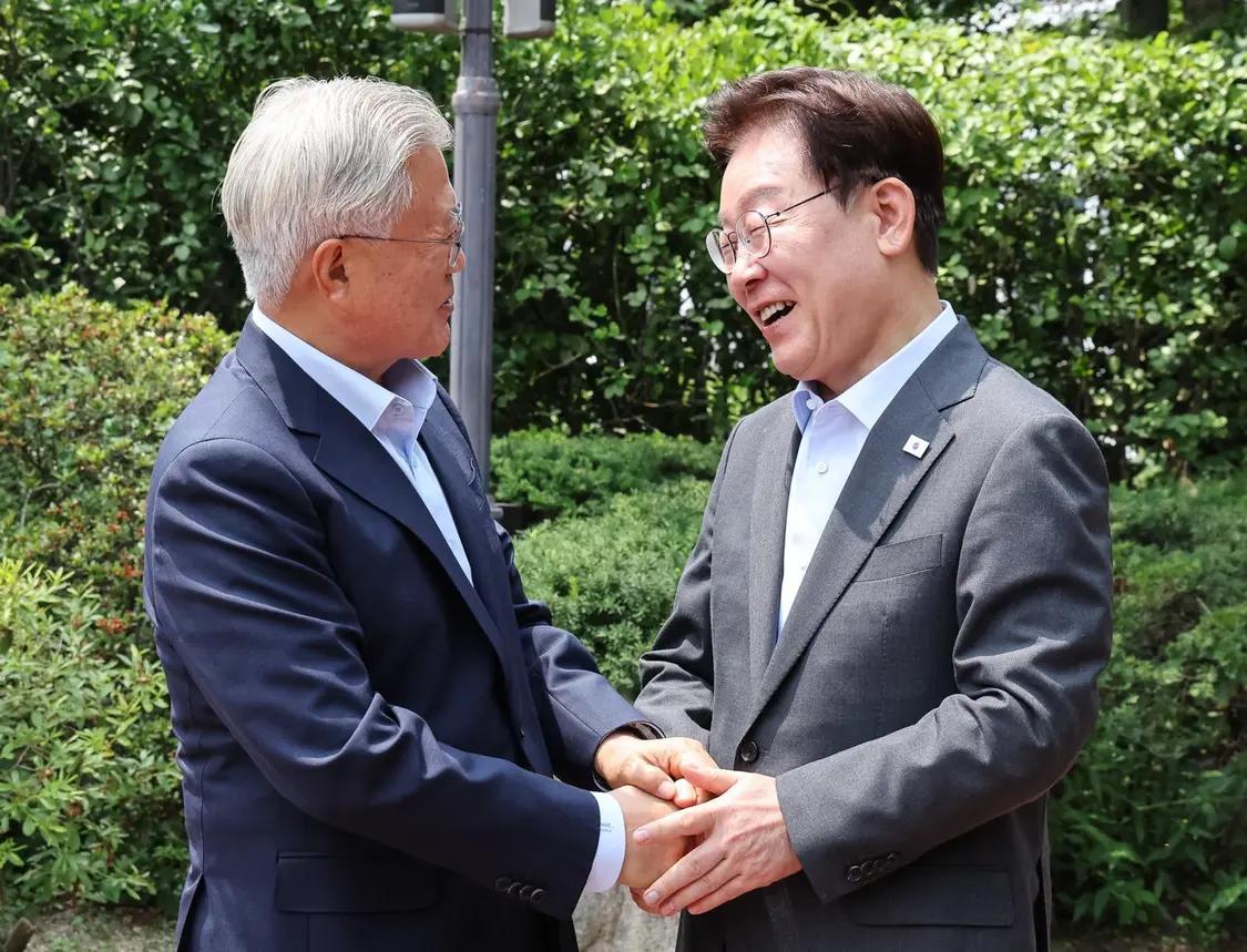 当选总统后首次，李在明邀文在寅共进午餐据韩联社7月1日消息，韩国总统李在明邀