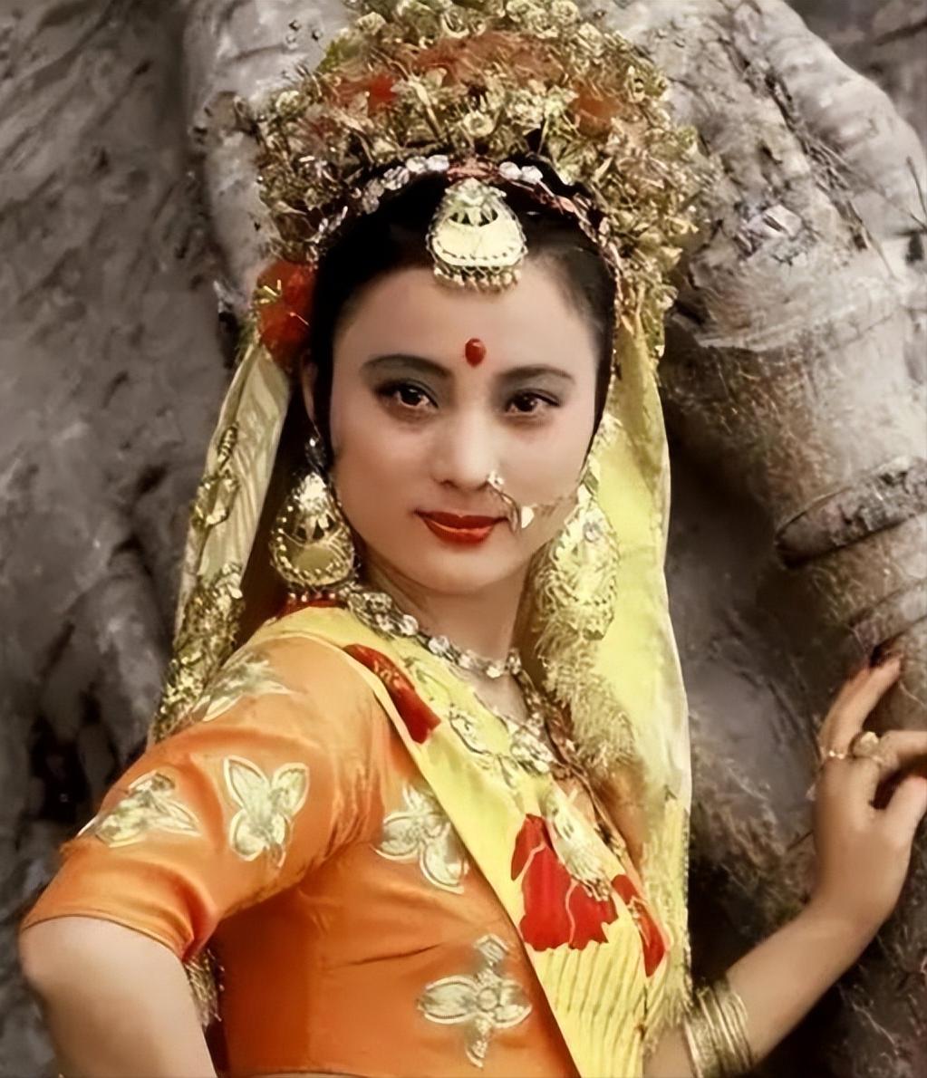 1997年，李玲玉嫁给犹太富豪杰瑞，新婚夜，李玲玉开玩笑地说：“你就不怕我嫁