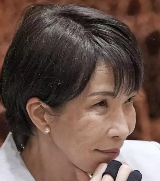 政治硬顶的代价，终于让日本经济界扛不住了。当地时间5月10日，日本方