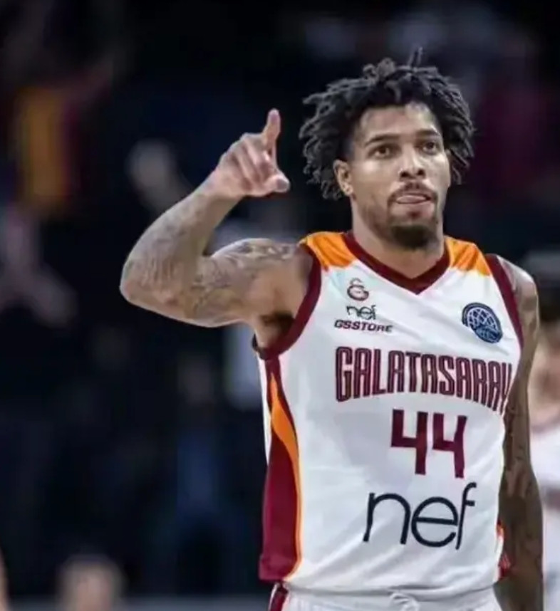 只要山东高速男篮签约一个新外援，总有人唱反调！马上说什么这个老了，那个年纪大了，