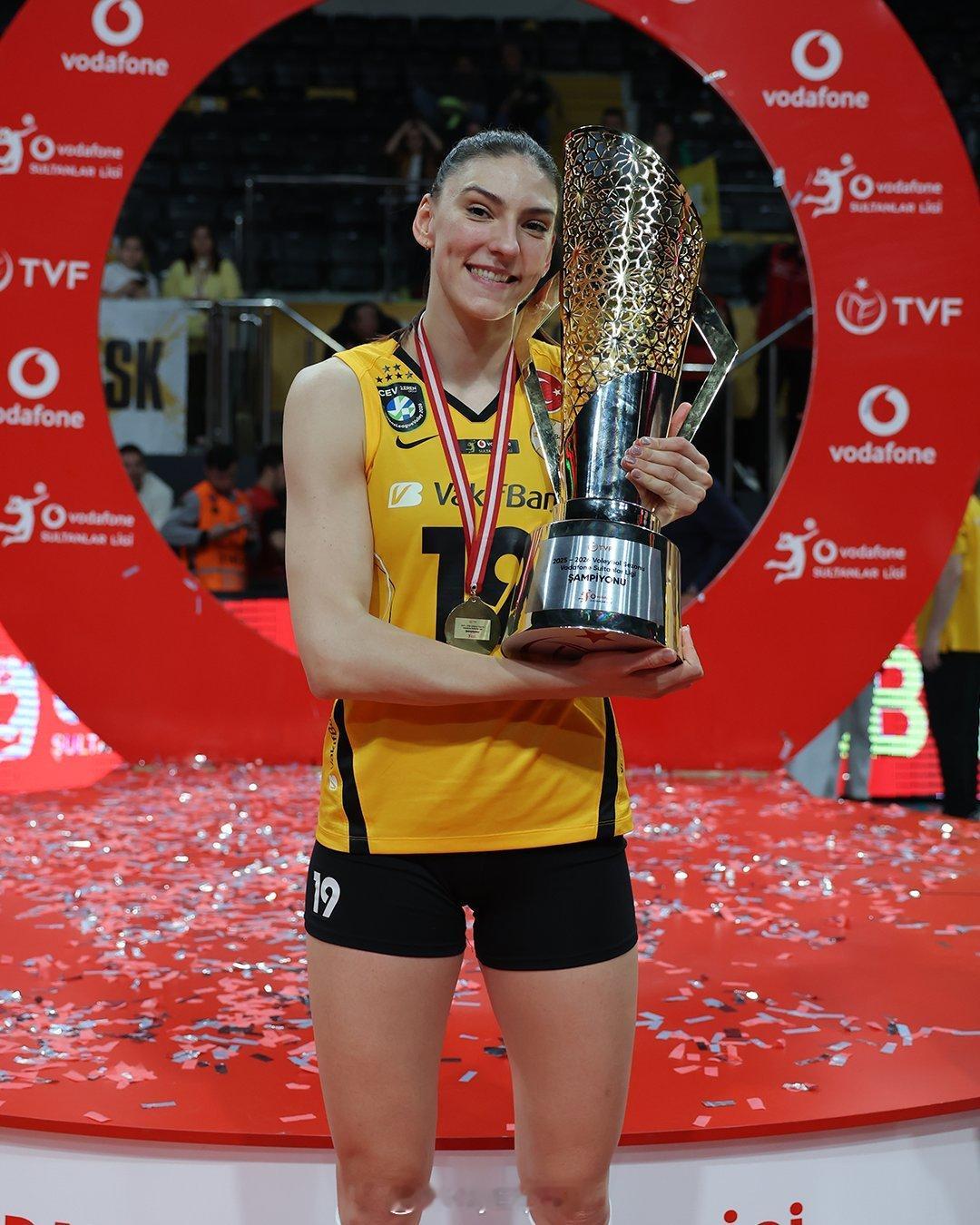 国际排坛动态博斯科维奇等待了11个赛季，终于在离开伊萨的第一个赛季就捧得了土超