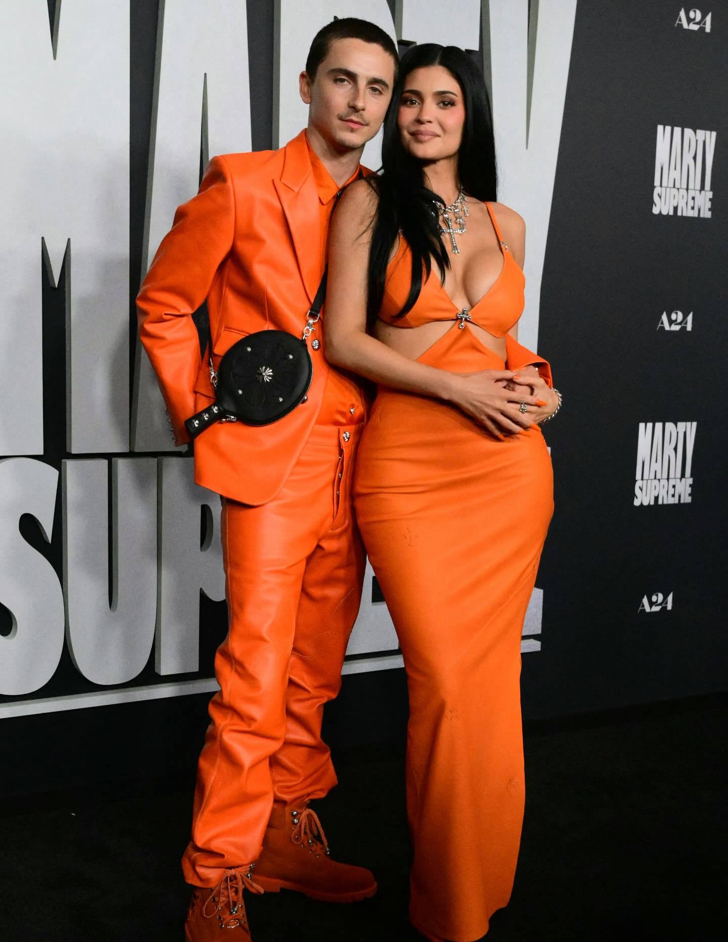 甜茶TimothéeChalamet携女友金小妹KylieJenner出席新