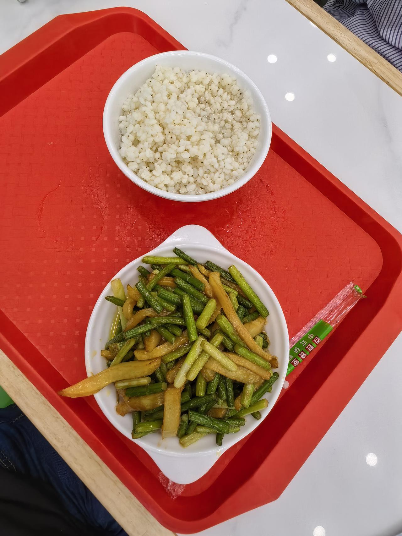 一个人的晚餐18块钱。