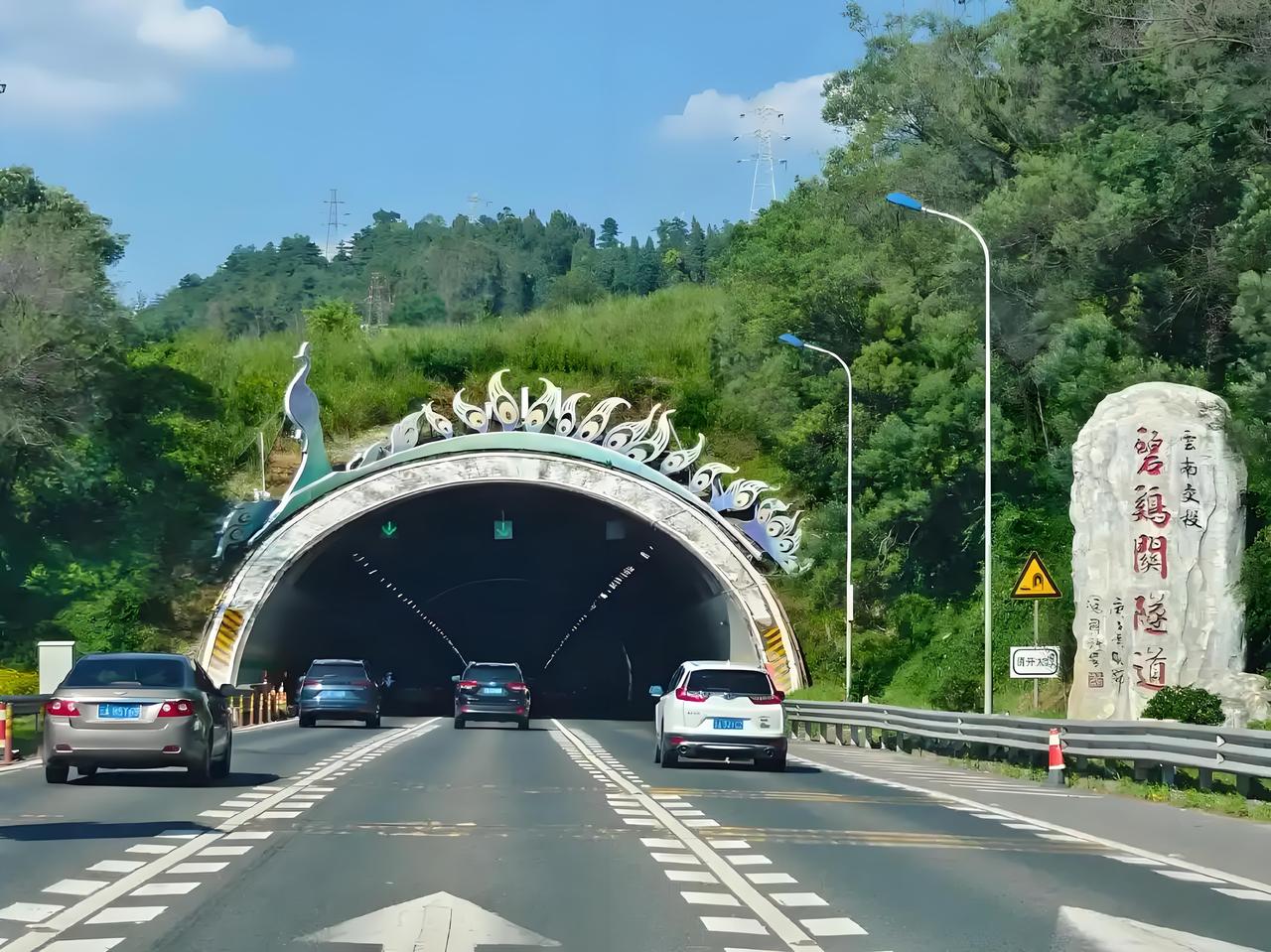 从鄂州到修水，这一路会经过不少隧道，不过具体数量我也没确切统计过。但在咸宁境内的