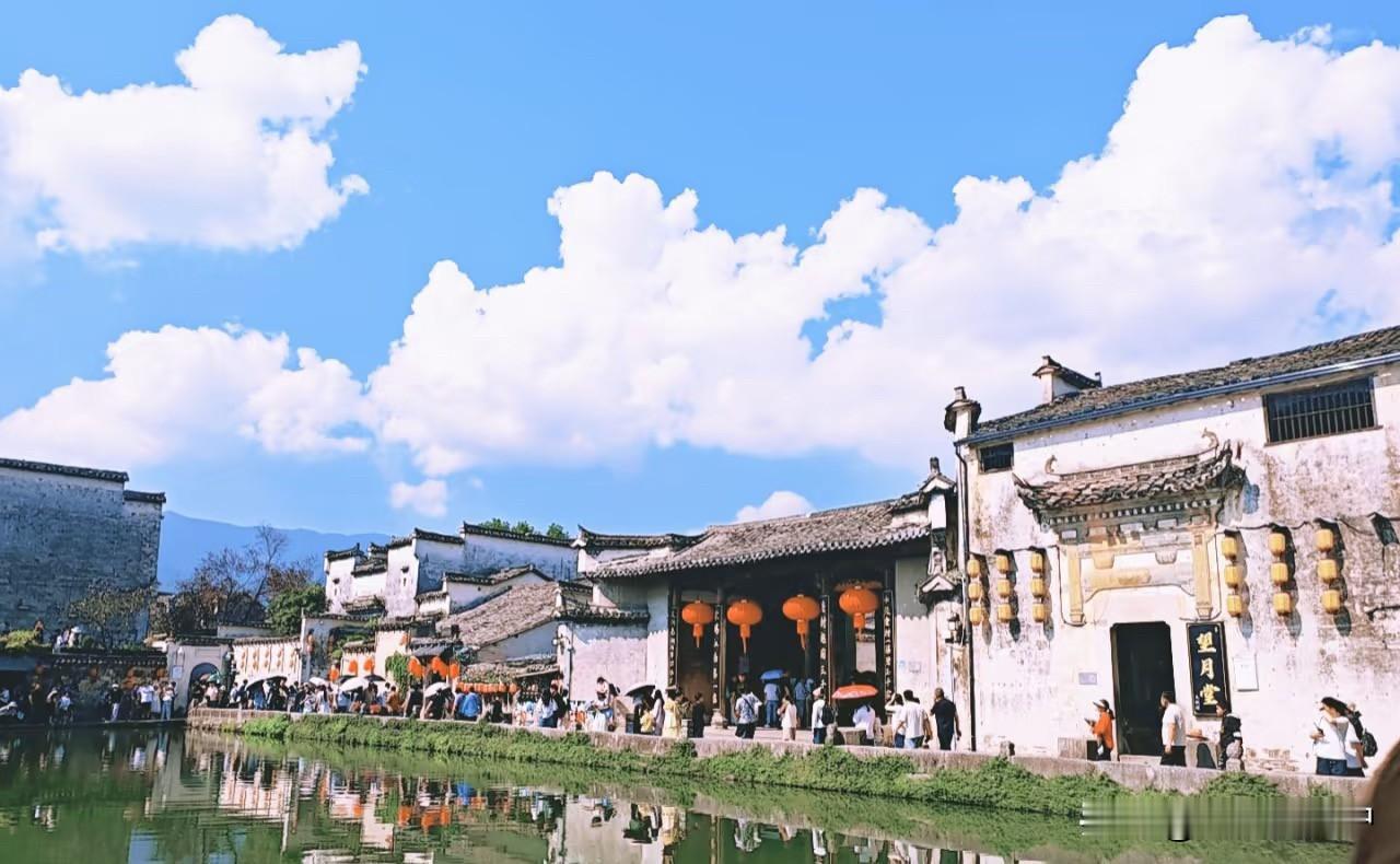 国庆去徽州逛村落，先给大家提个核心建议：尽量选自驾！村落与村落之间距离远得超出预