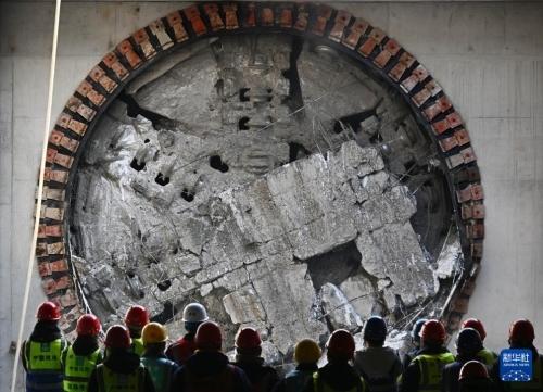 青岛地铁狂飙十年！99台“钻地龙”钻出352公里地下长城，北方第二城如何炼成？