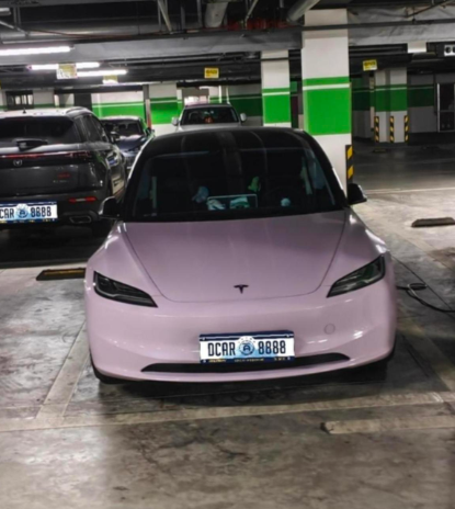 特斯拉取消屏幕换挡？你怎么看？个人永远选择实体拨杆换挡，更倾向于怀挡。先不用