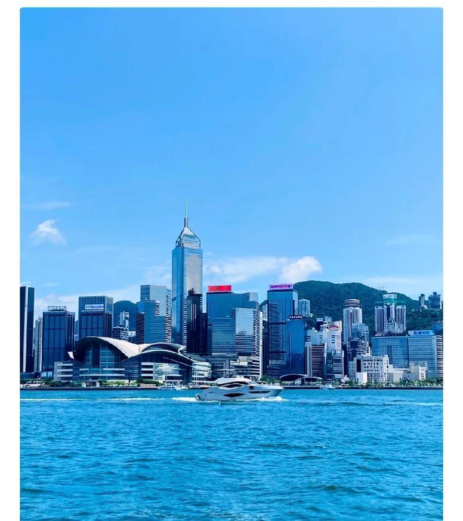 香港这回，是真的把格局彻底打开了。香港的28个民间社团联名恳请中央军委：下艘