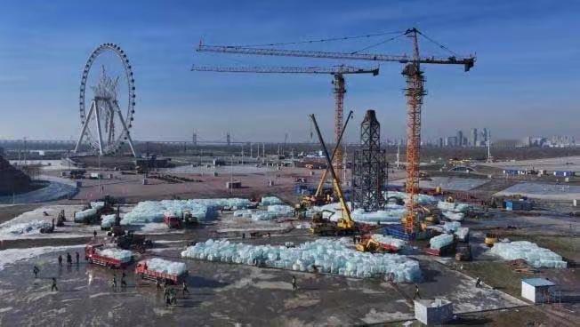 哈尔滨冰雪大世界开工揭秘存冰不化的“魔法”：哈尔滨冰雪大世界开工，启用上季储存