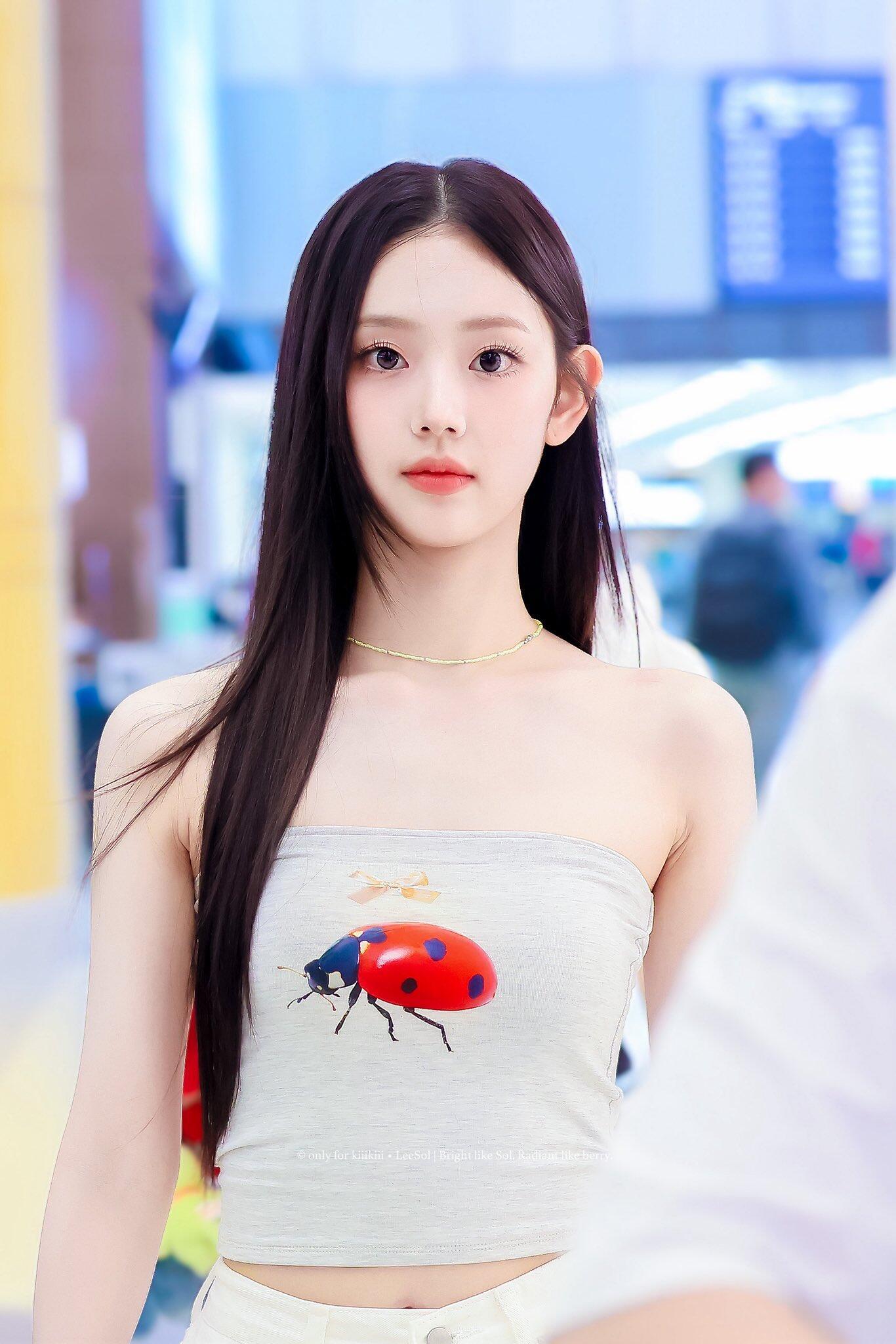 女神把这件七星瓢虫背心穿的好清纯再也不说自己怕虫子了…💖（李修旻​​​